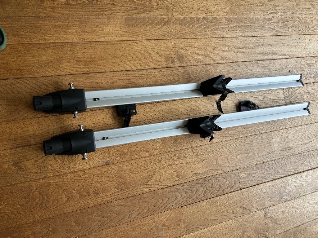 2x Altera Giro Speed dakfietsdrager voor T-rail nieuwstaat, Auto diversen, Fietsendragers, Ophalen, Zo goed als nieuw, Dakdrager