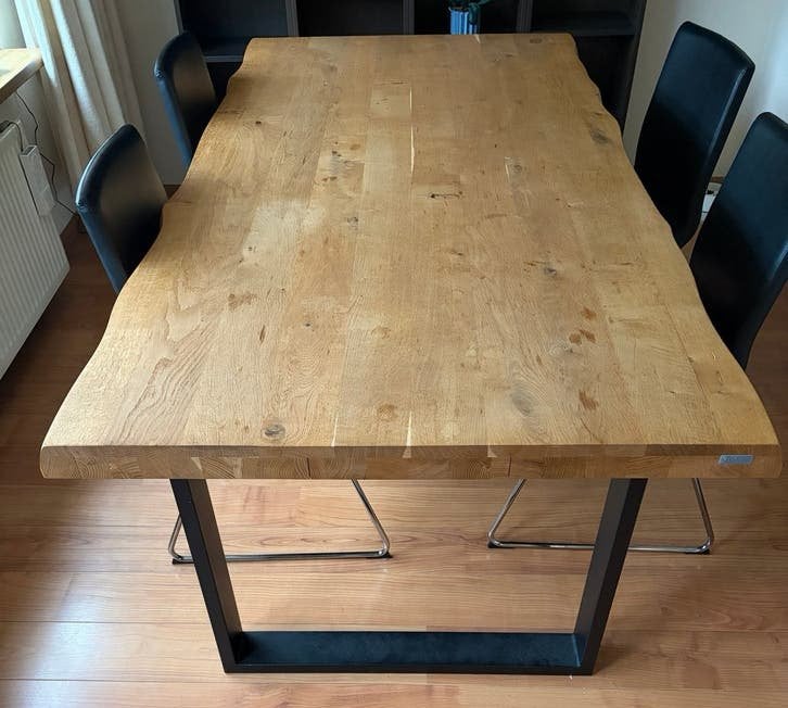 Robuuste eikenhouten tafel met metalen onderstel en stoelen, Huis en Inrichting, Ophalen, Gebruikt, Eikenhout, 50 tot 100 cm