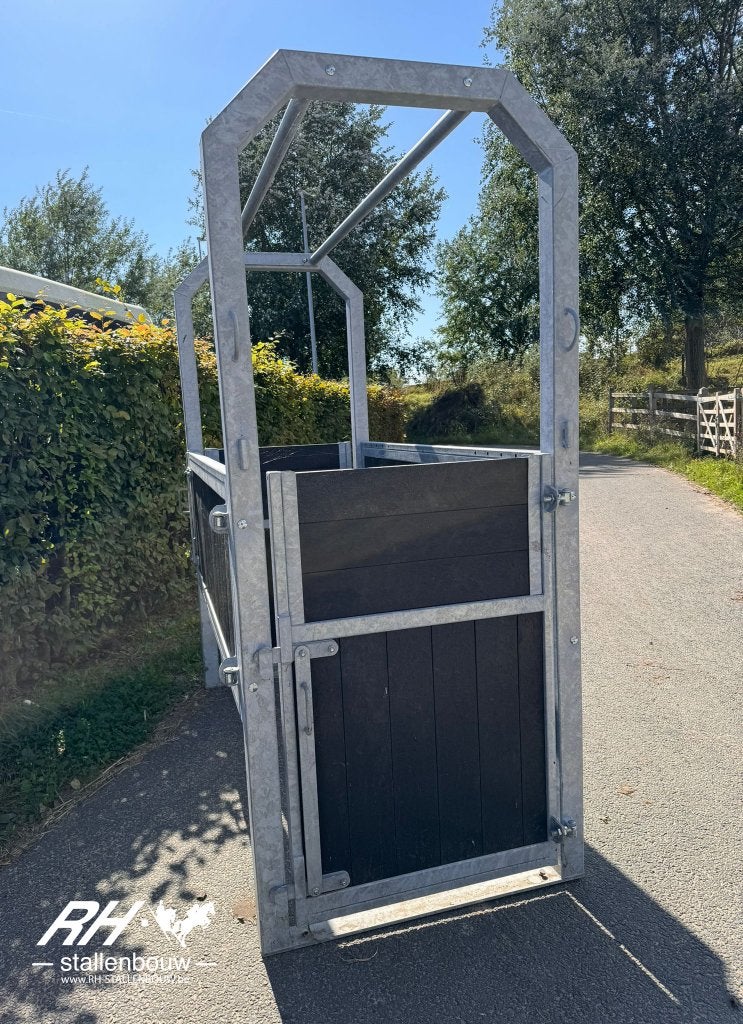 Behandelbox, opvoelbox, behandelboxen, opvoelboxen,, Dieren en Toebehoren, Stalling en Weidegang, Stalling, 4 paarden of pony's of meer