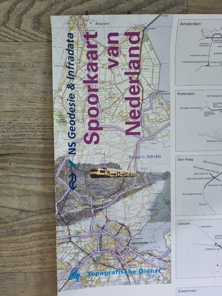 Spoorkaart van Nederland - NS Geodesie & Infradata 1998, Ophalen of Verzenden, Zo goed als nieuw, Trein, Kaart of Prent