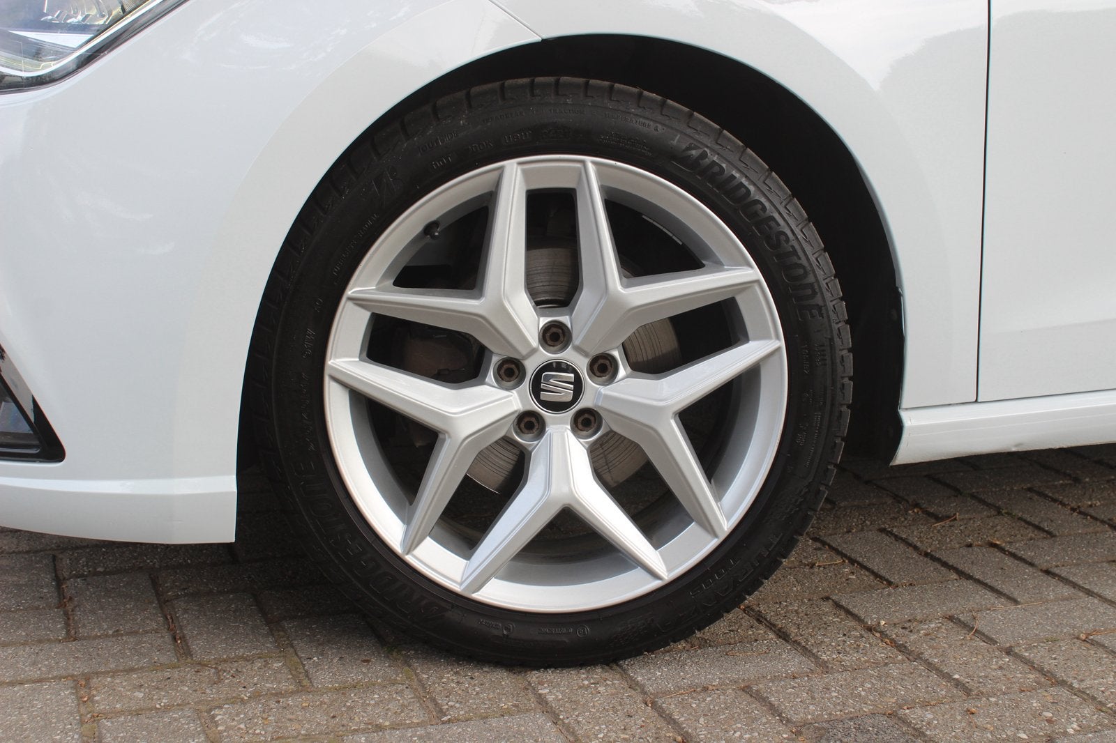 Seat Ibiza 1.0 TSI FR Line 115PK Wit 18Inch/cruise/led, Voorwielaandrijving, Stof, Zwart, Bedrijf