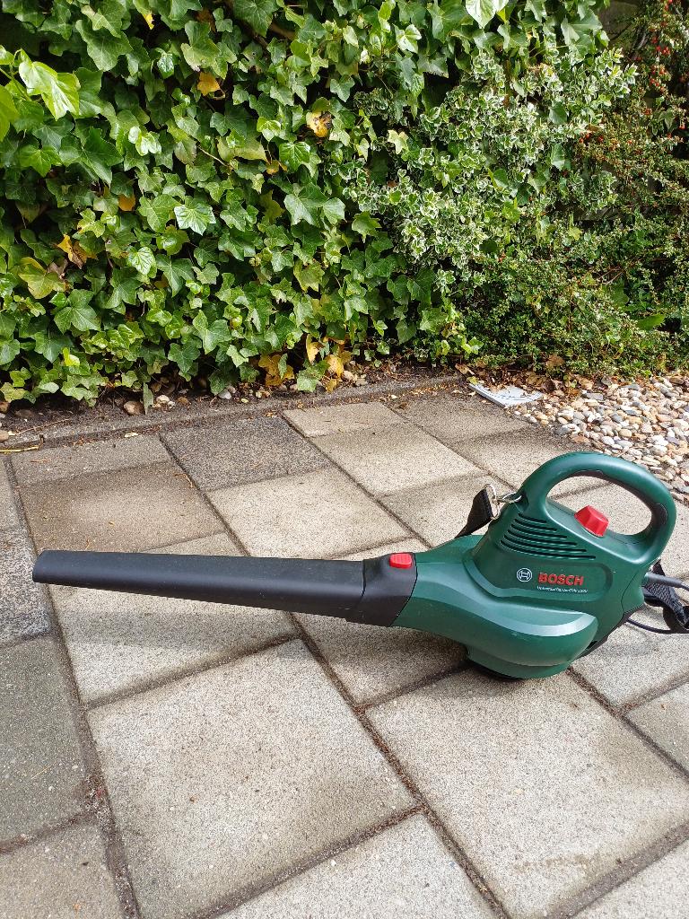 Bosch Bladblazer en zuiger Garden Tidy 2300, Tuin en Terras, Bladblazers, Ophalen, Met opvangzak, BOSCH, Elektrisch
