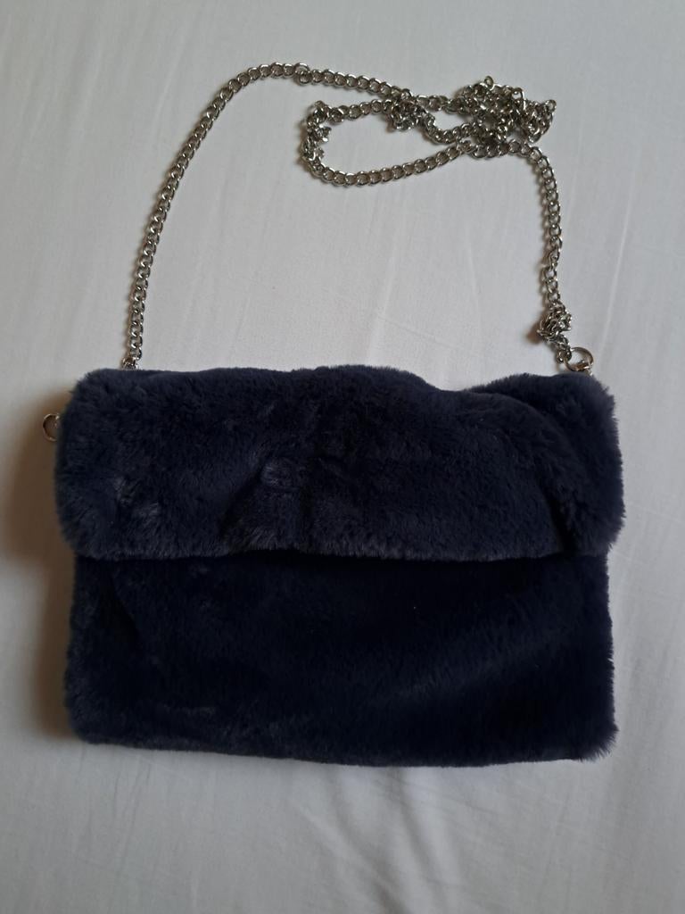 Donkerblauwe pluizige schoudertas met ketting, Ophalen, Zo goed als nieuw, Blauw, Schoudertasje