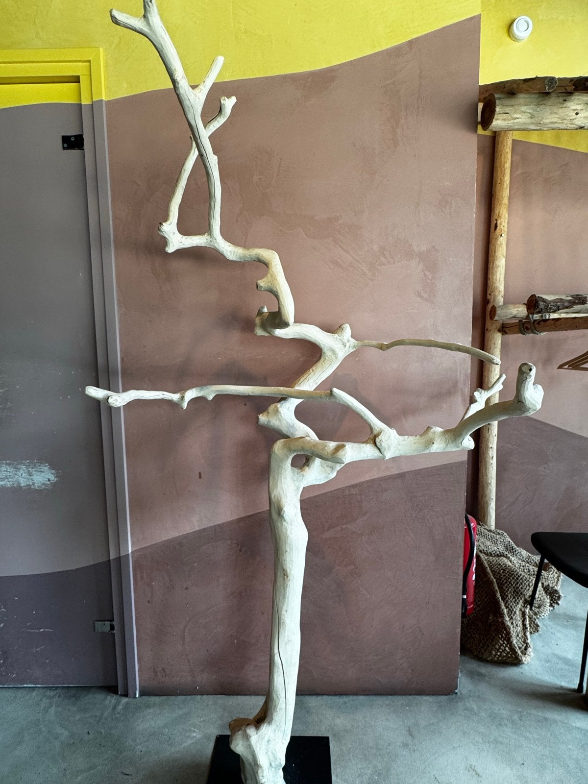 Unieke houten sculptuur op sokkel - Abstracte kunst, Antiek en Kunst, Ophalen, Handgemaakt, 1 meter - 2 meter, Beeld