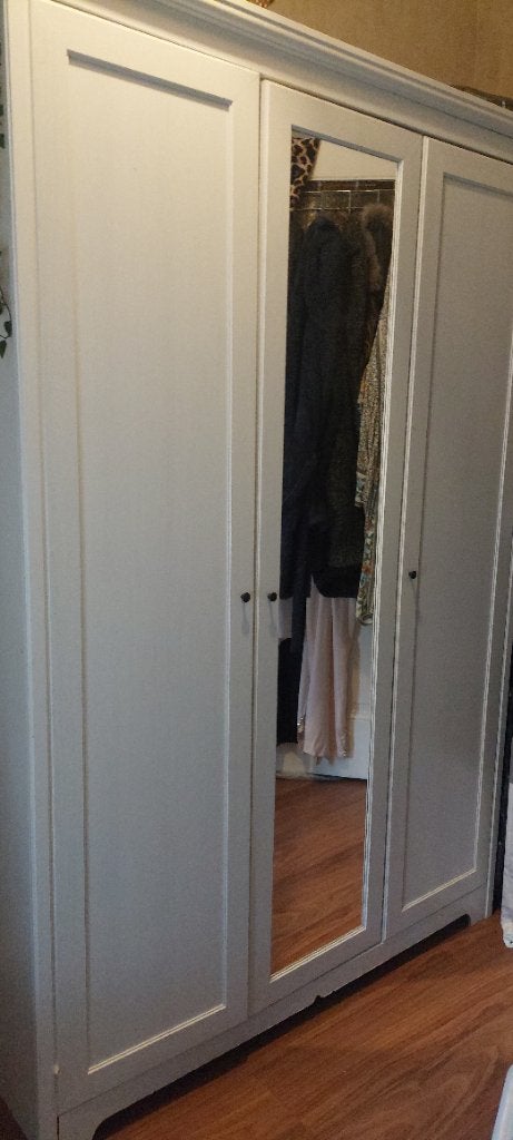 Kleding kast, Ophalen, Met deur(en), Gebruikt, 100 tot 150 cm
