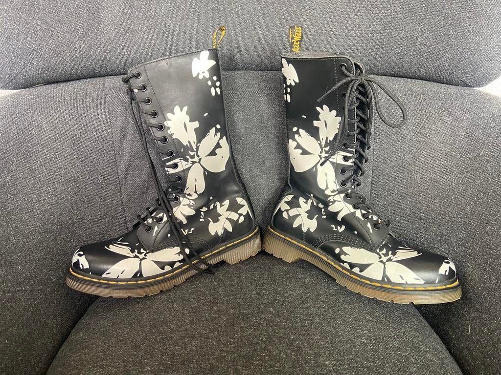 Dr martens vonda floral white petula, Ophalen of Verzenden, Zo goed als nieuw, Zwart, Hoge laarzen