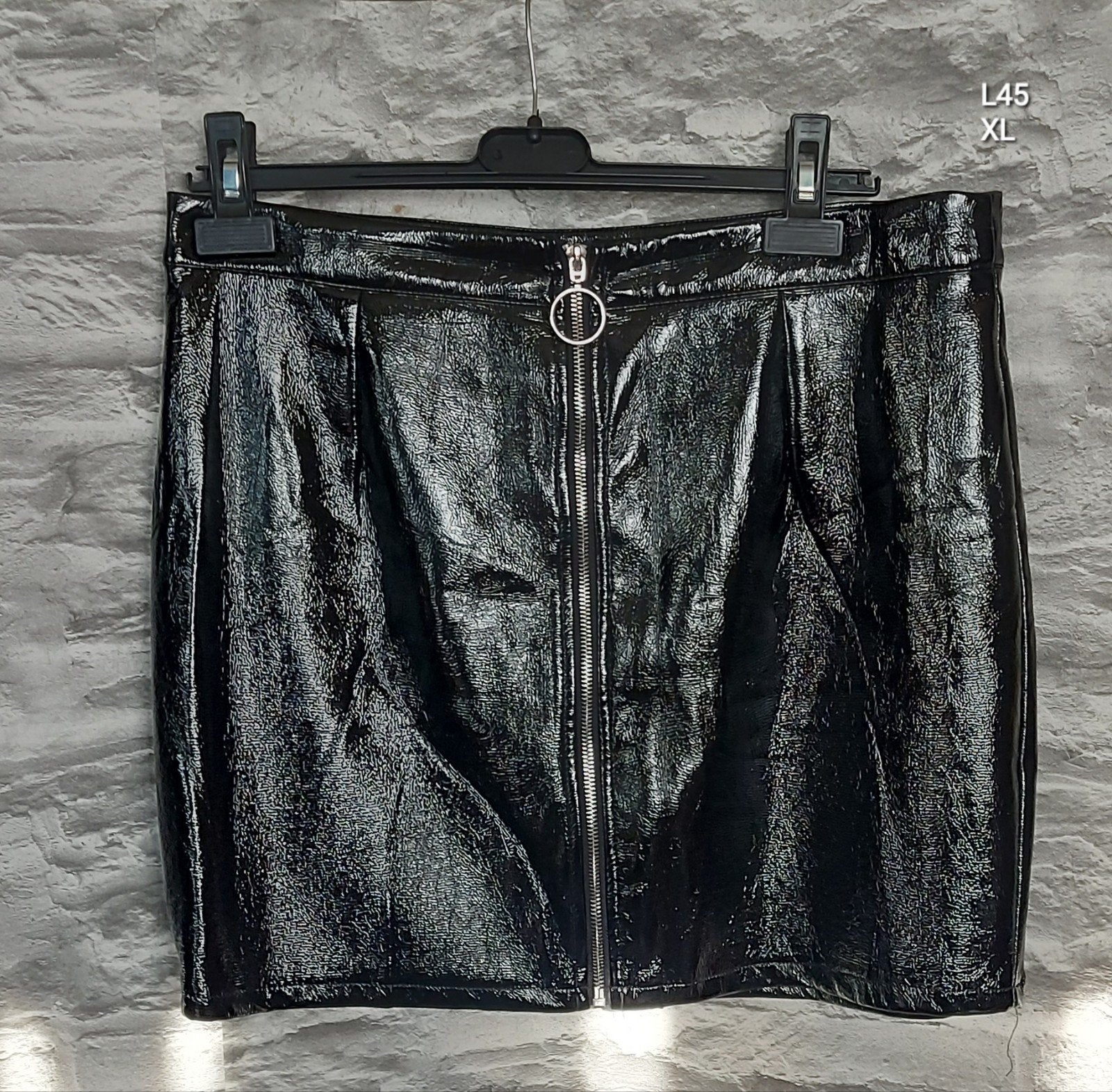 Kinky Zwarte lakleren minirok met rits - Maat XL, Zwart, Maat 46/48 (XL) of groter, Ophalen of Verzenden, Zo goed als nieuw