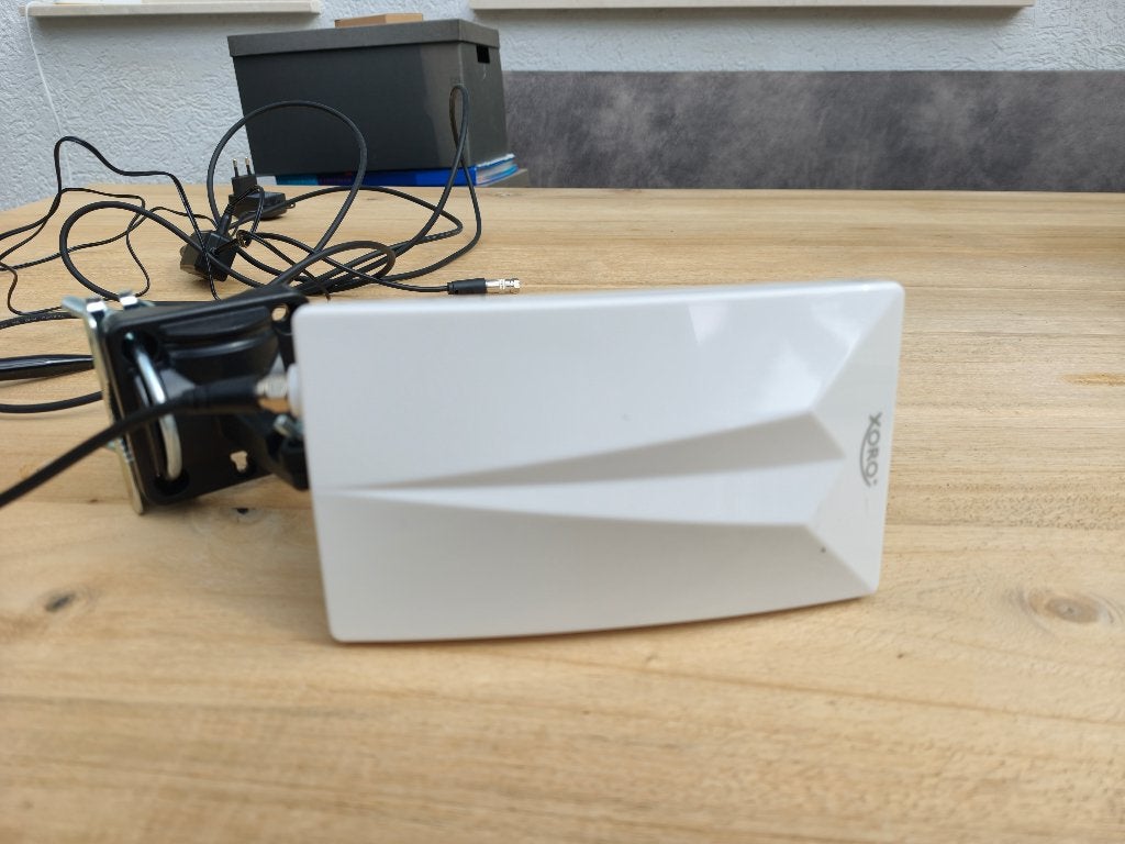 XORO TV/DAB digitale ontvanger met versterker.