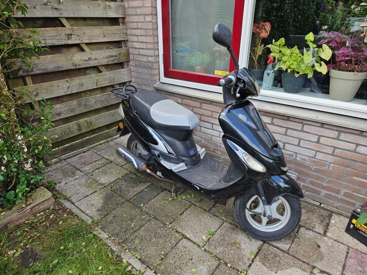 Klusscooter - Achterband en afstelwerk nodig, Ophalen, Gebruikt, Benzine, Overige merken