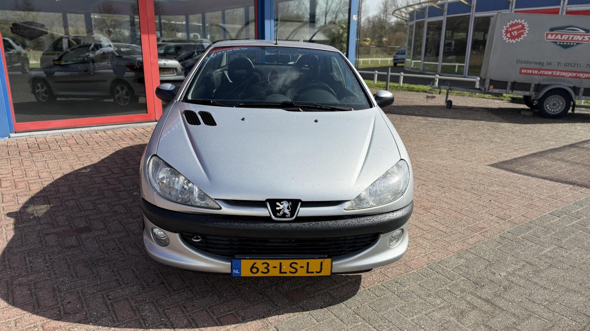 Peugeot 206 CC 1.6-16V Dak werkt niet volledig! nu mee 500 e, Voorwielaandrijving, Stof, Gebruikt, 4 cilinders