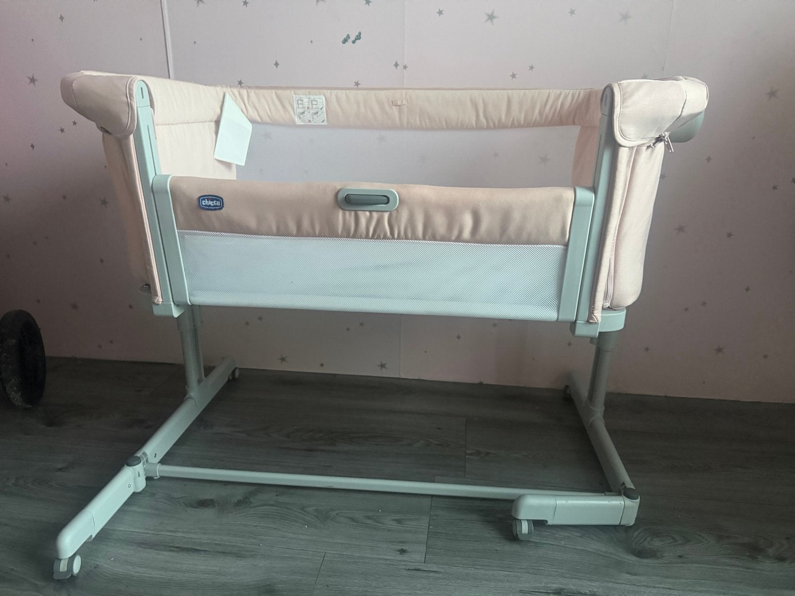 Roze extra bed voor meisje - Chicco Next2Me, Kinderen en Baby's, Ophalen of Verzenden, Gebruikt, Ledikant