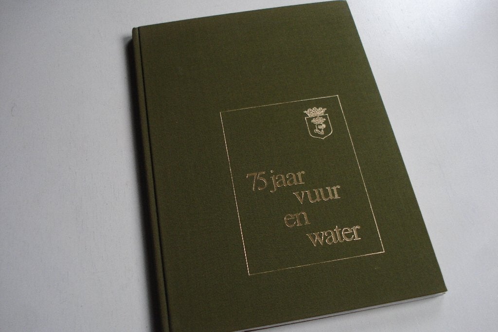 75 jaar vuur en water (brandweer Helmond), Verzenden, Gelezen