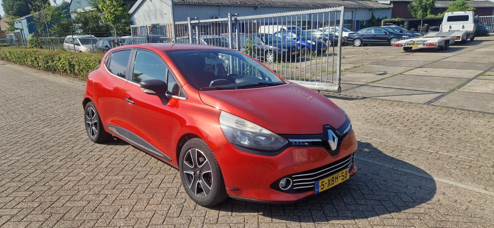 Renault Clio 1.5 DCI 66KW 5-DRS 2014 Rood navi camera lmv, Auto's, Voorwielaandrijving, Stof, Zwart, 4 cilinders