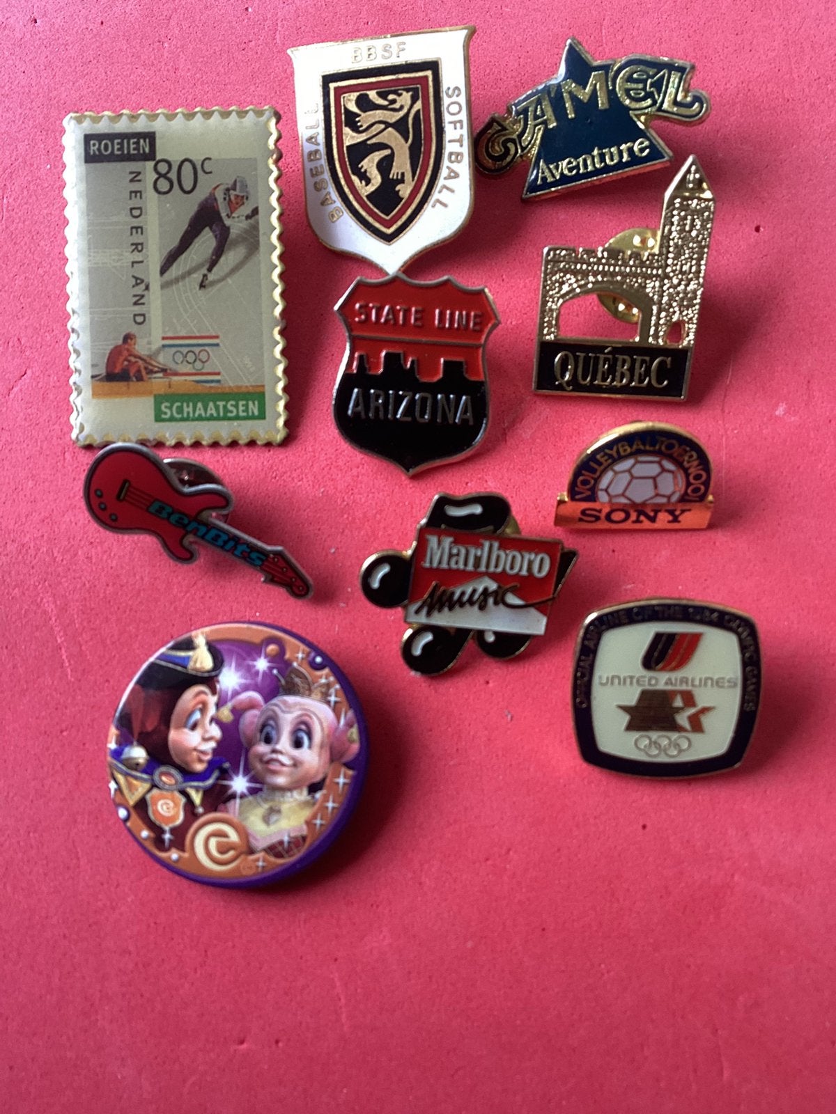 9 pins en 1 kleine button, Verzamelen, Speldjes, Pins en Buttons, Verzenden, Zo goed als nieuw, Overige onderwerpen