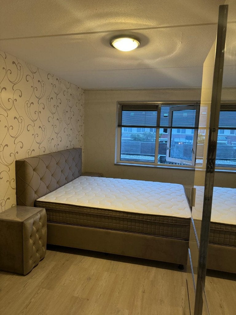 kamer te huur in Almere stad voor vrouw, Almere