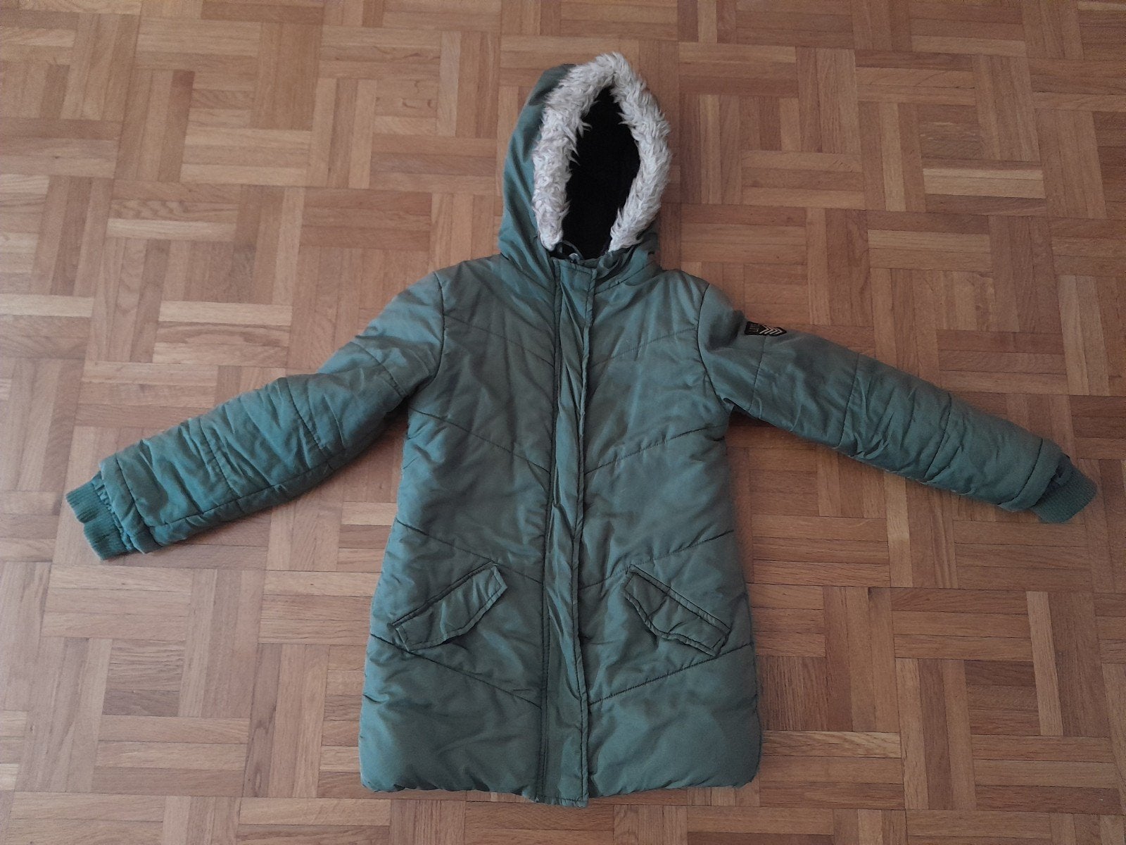 Leuke winterjas van Zeeman.
Maat 122-128.
Groen met capuchon, Zeeman, Gebruikt, Meisje, Ophalen of Verzenden