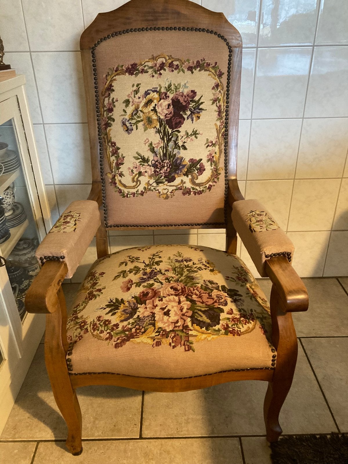 Stabiele armstoel met prachtige handwerk ., Antiek en Kunst, Ophalen of Verzenden