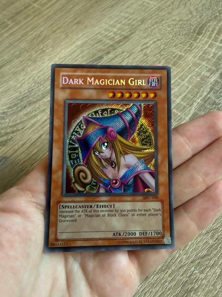 Yu-gi-Oh Dark Magician Girl - Magician’s Force, Ophalen, Zo goed als nieuw, Losse kaart