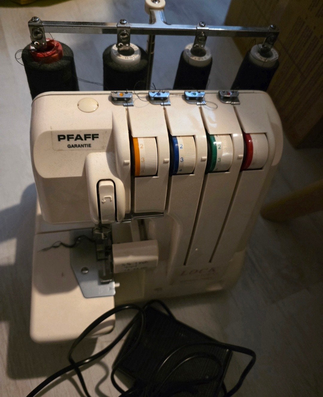 Lockmachine Pfaff, Hobby en Vrije tijd, Naaimachines en Toebehoren, Ophalen of Verzenden, Gebruikt, Lockmachine, Pfaff