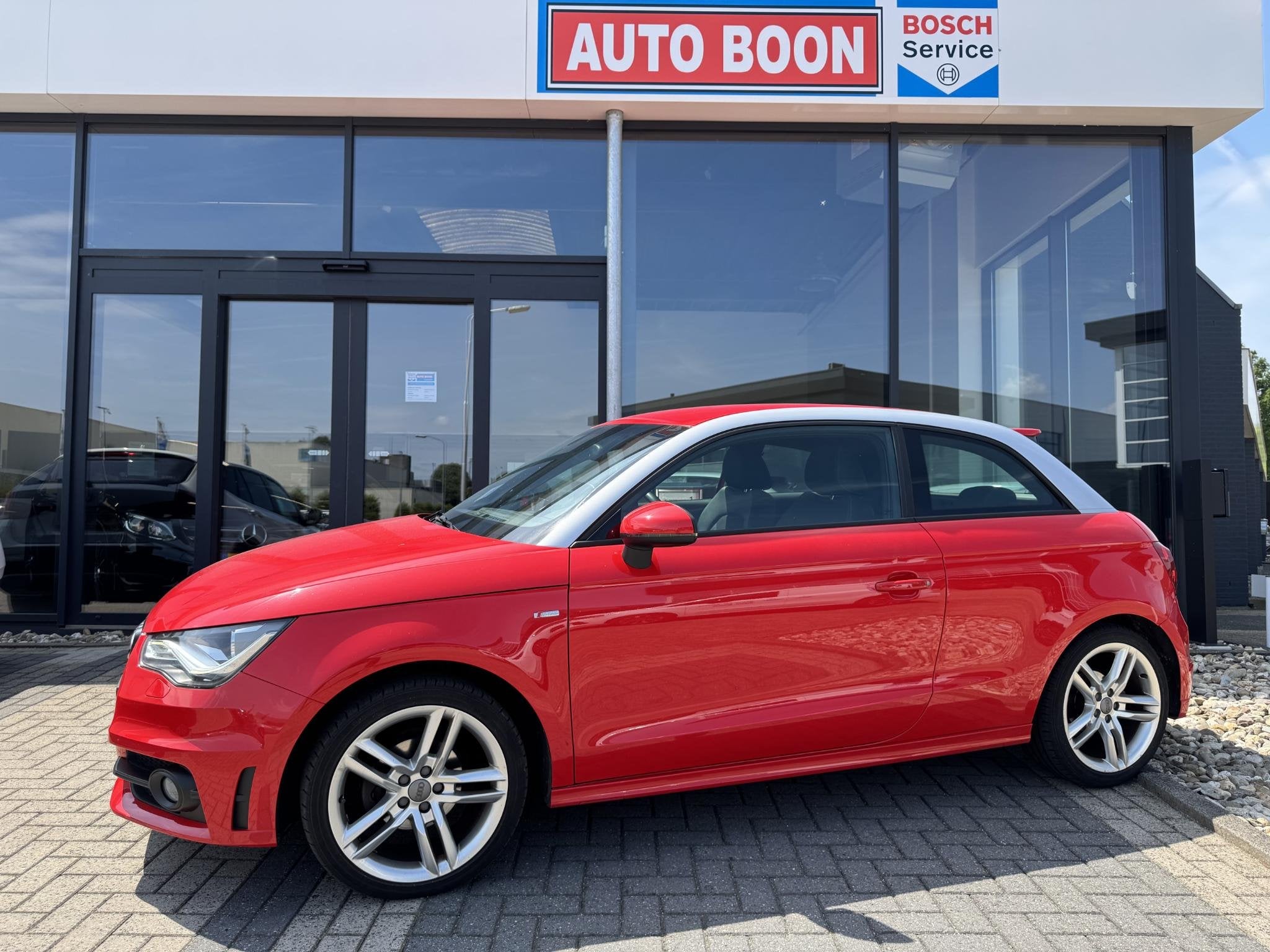 Audi A1 1.2TFSi 86PK 2X S-LINE NAVI/CLIMA/PDC/S&S/ S-LINE KU, Voorwielaandrijving, Euro 5, 86 pk, Zwart