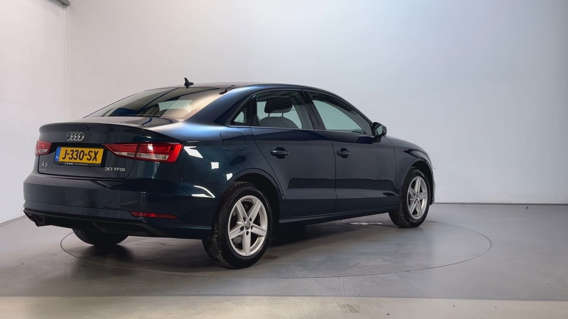 Audi A3 Limousine 30 TFSI Pro Line Navigatie Airco Cruise Co, Stof, Gebruikt, Met garantie (alle), Blauw