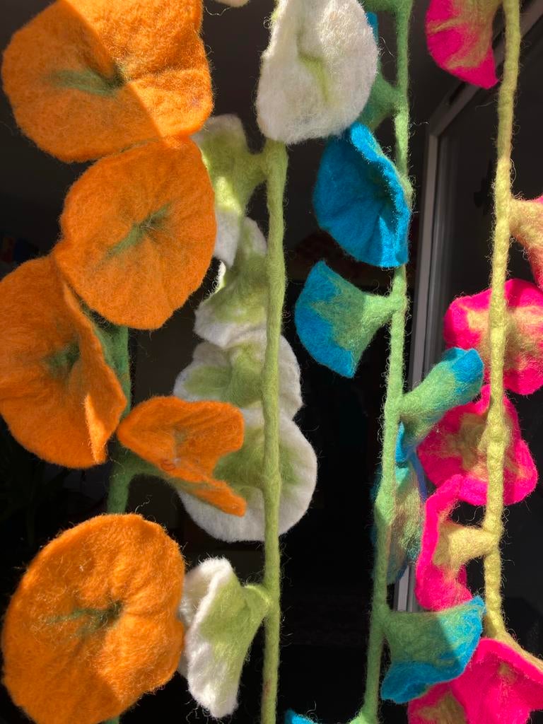Vintage bloemen van vilt, Ophalen, Vintage, Meerkleurig, Zo goed als nieuw
