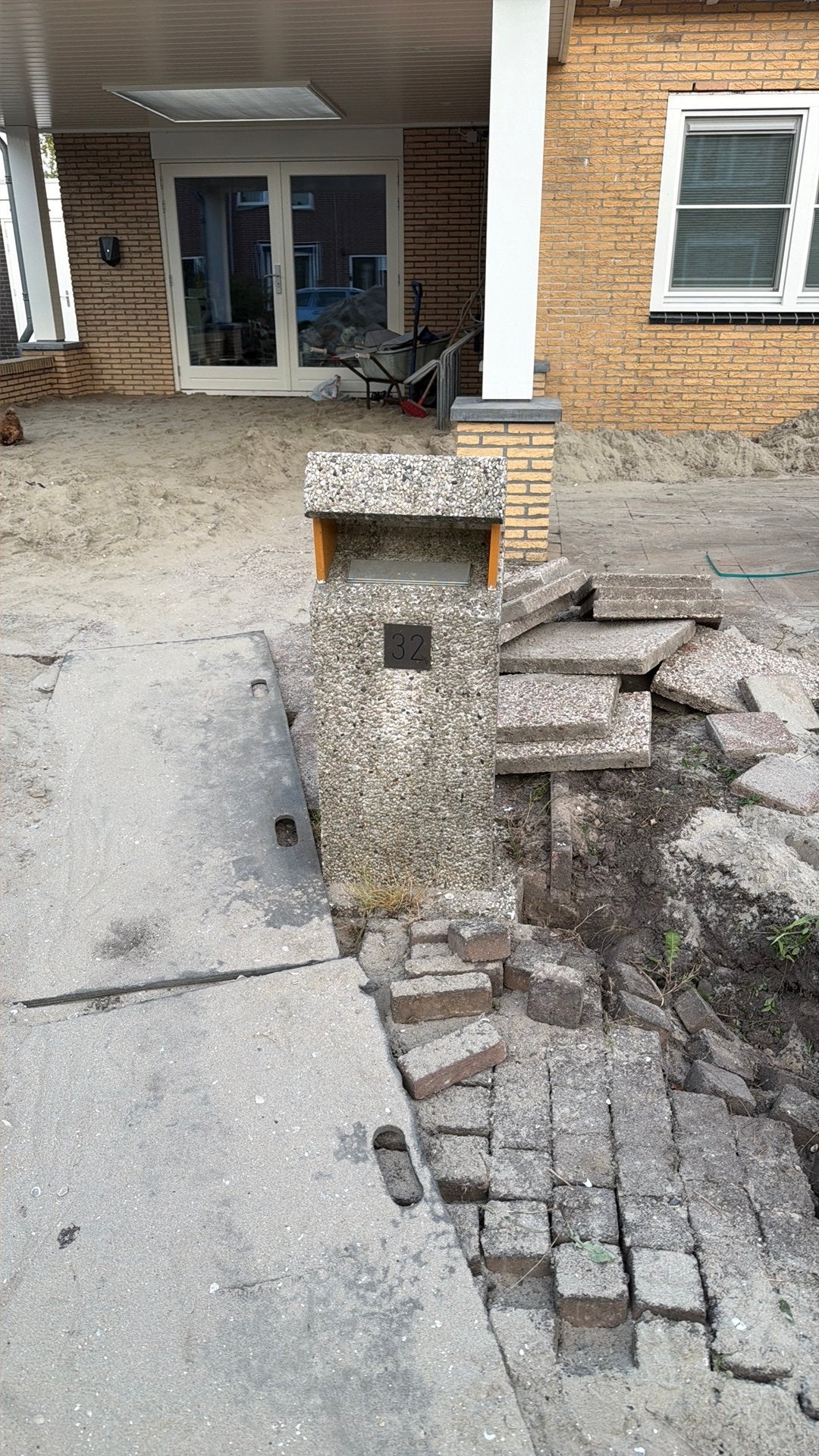 Brievenbus staand, Ophalen of Verzenden, Zo goed als nieuw, Beton
