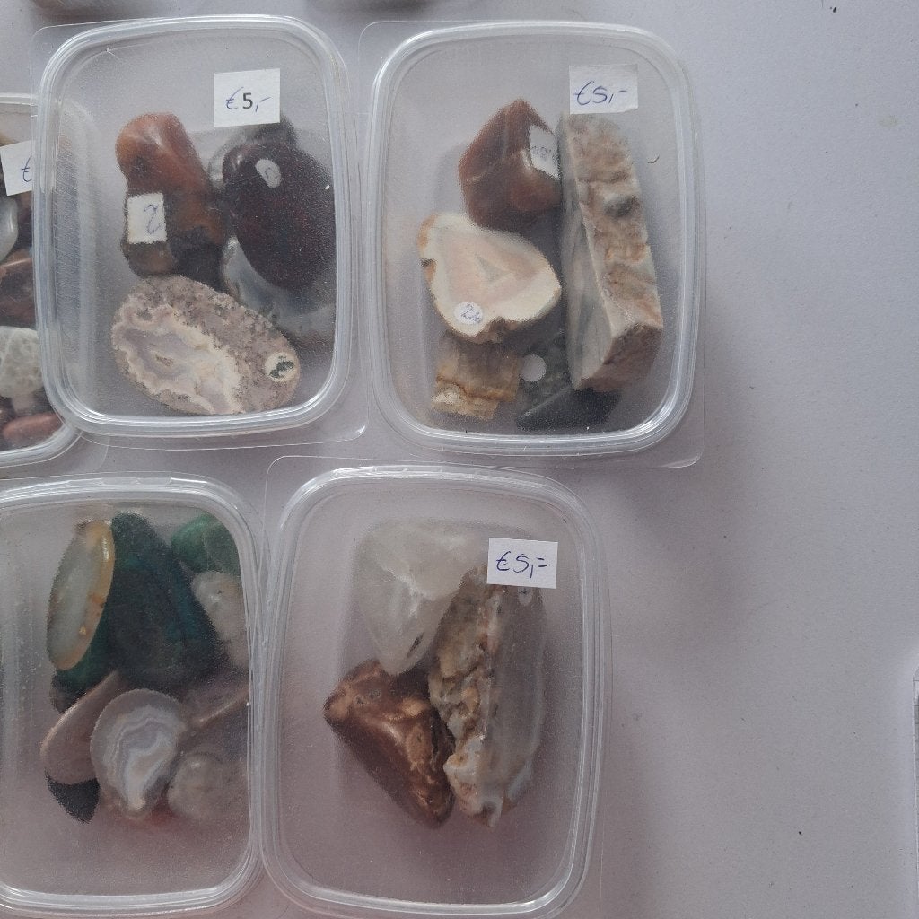 16 bakjes met getrommelde mineralen - 150 gram per bakje, Ophalen of Verzenden, Mineraal