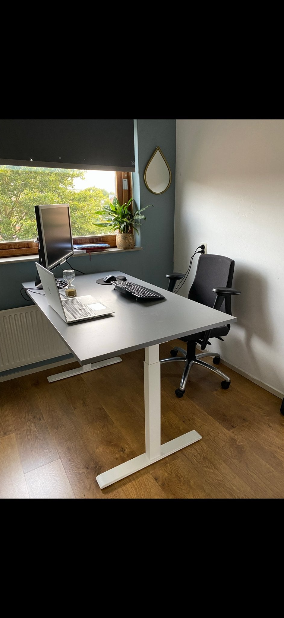 Zit-sta bureau - Grijs/Wit - Elektrisch verstelbaar, Zit-sta bureau, Elektrisch, Metaal, Ophalen of Verzenden
