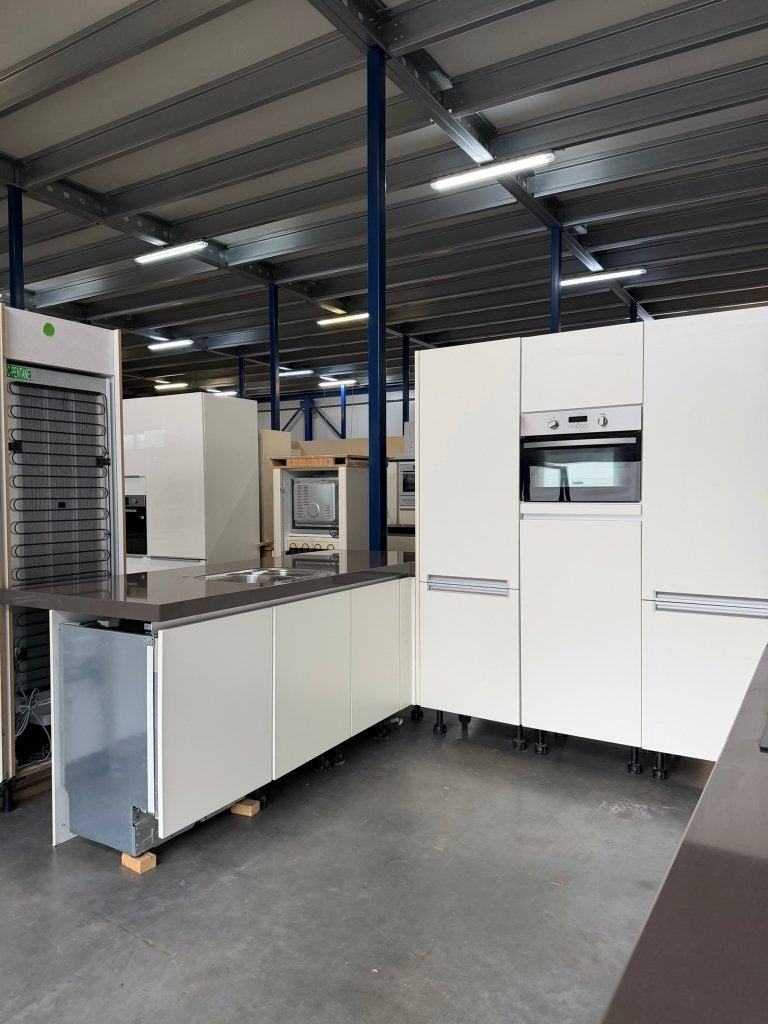Keuken Compleet met APP 120Keukens op voorraad Nr. 2977, Huis en Inrichting, Keuken | Complete keukens, Ophalen, Zo goed als nieuw