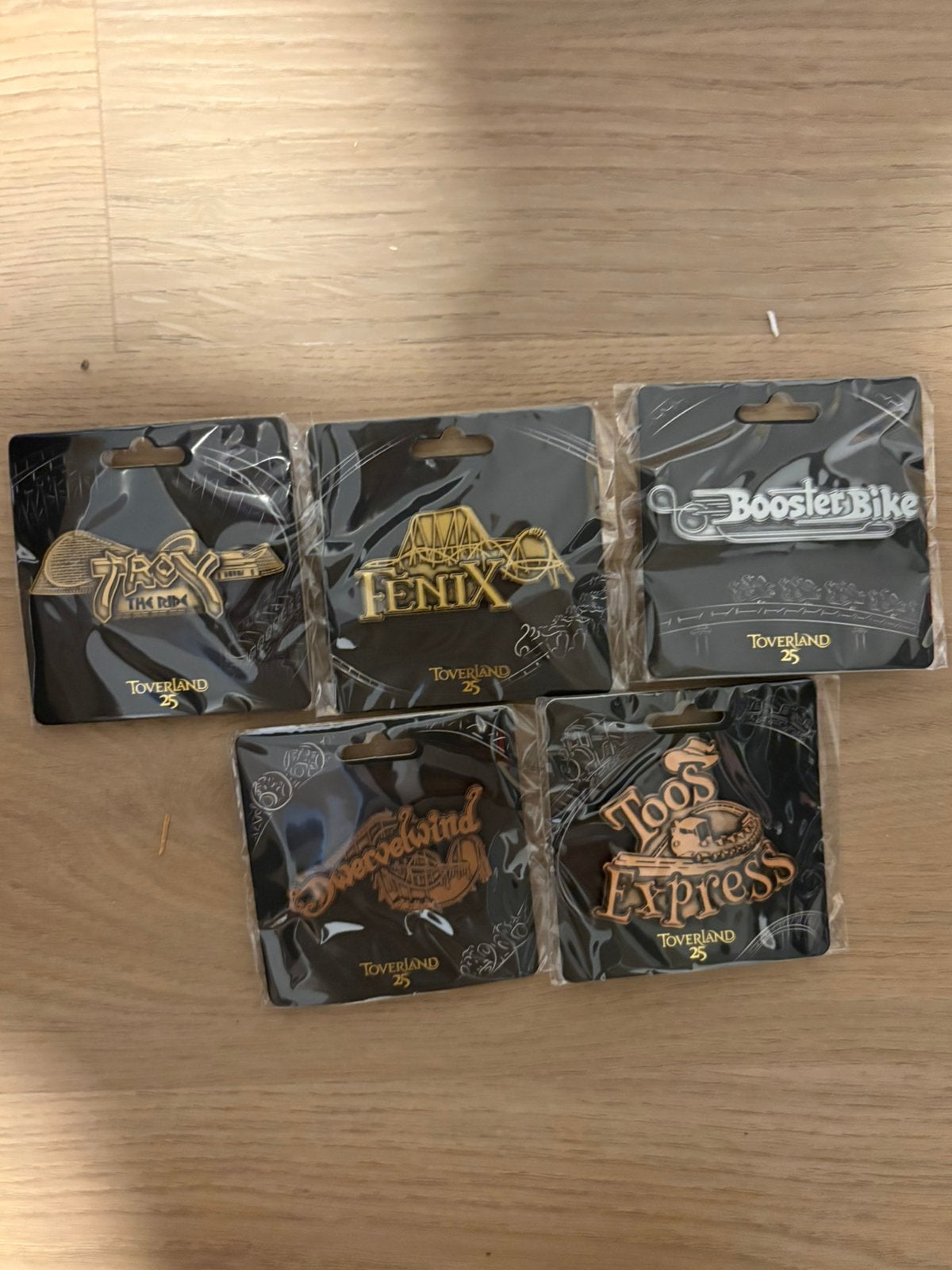 5 toverland pins van de achtbanen, Verzamelen, Ophalen of Verzenden, Zo goed als nieuw