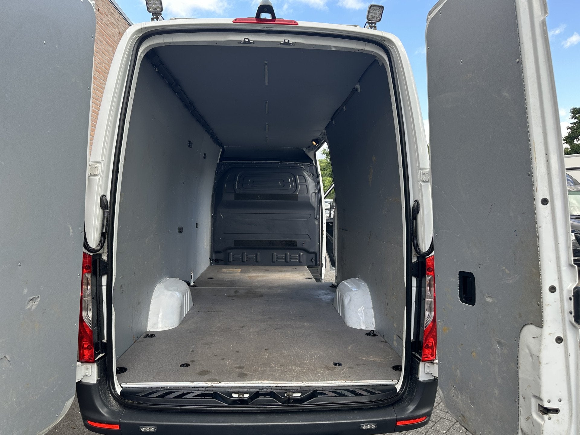 Mercedes-Benz Sprinter 317CDI 170PK L3H2 9G-Tronic / 3.500KG, Auto's, Automaat, Gebruikt, Met garantie (alle), Wit