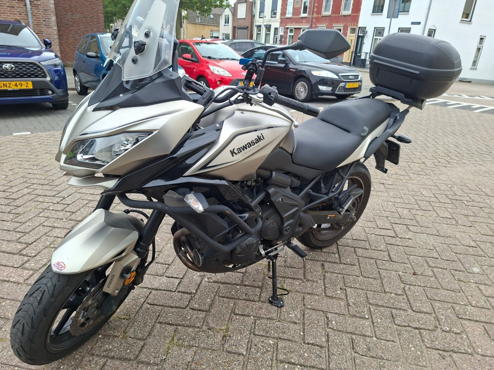 Kawasaki Versys 650 - Comfortabele Toermotor met Topkoffer, 2 cilinders, Gebruikt, Particulier, Meer dan 35 kW
