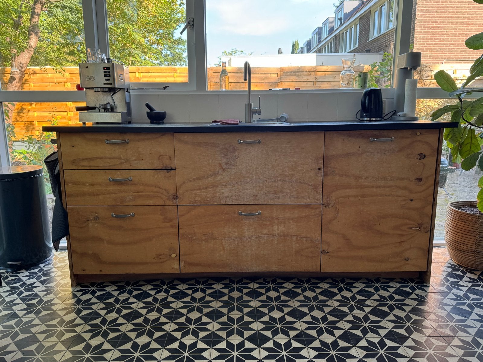 Keukenblok met wasbak, kraan en afwasmachine, Huis en Inrichting, Keuken | Complete keukens, Ophalen, Gebruikt, Bruin, Enkelwandige keuken
