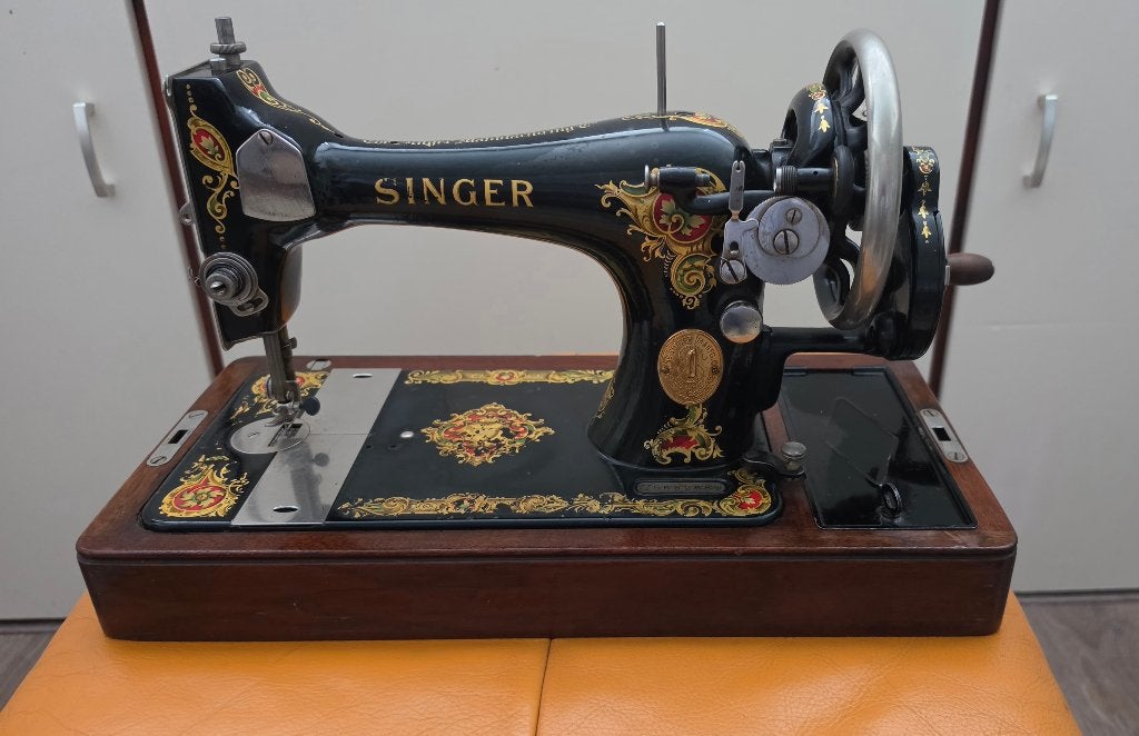 Antieke SINGER 128K draagbare naaimachine, Antiek en Kunst, Antiek | Naaimachines, Ophalen