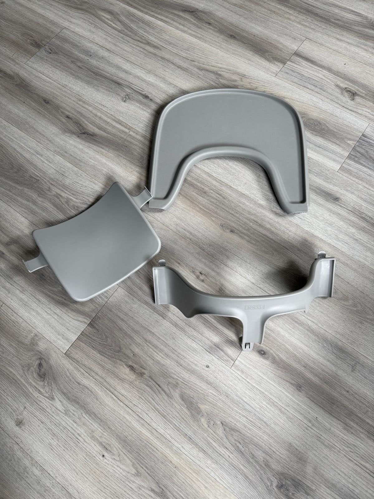 Lichtgrijze Stokke Tripp Trapp babyset + eetblad, Ophalen of Verzenden, Zo goed als nieuw, Meegroeistoel