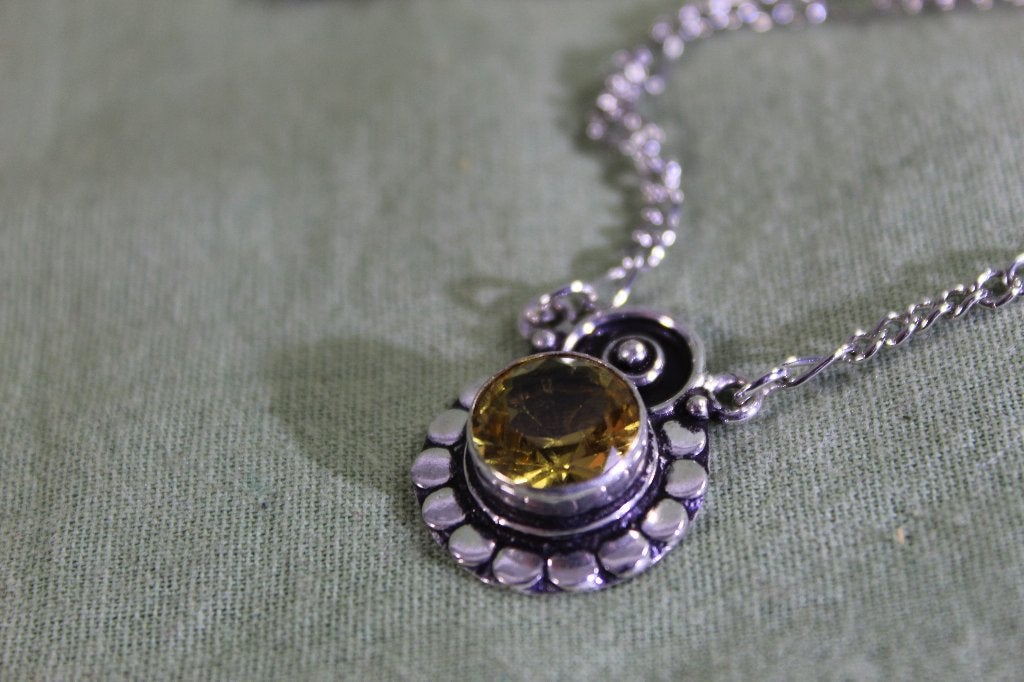 Citrien halsketting , edelsteen ketting, Geel, Ophalen of Verzenden, Zo goed als nieuw, Steen of Mineraal