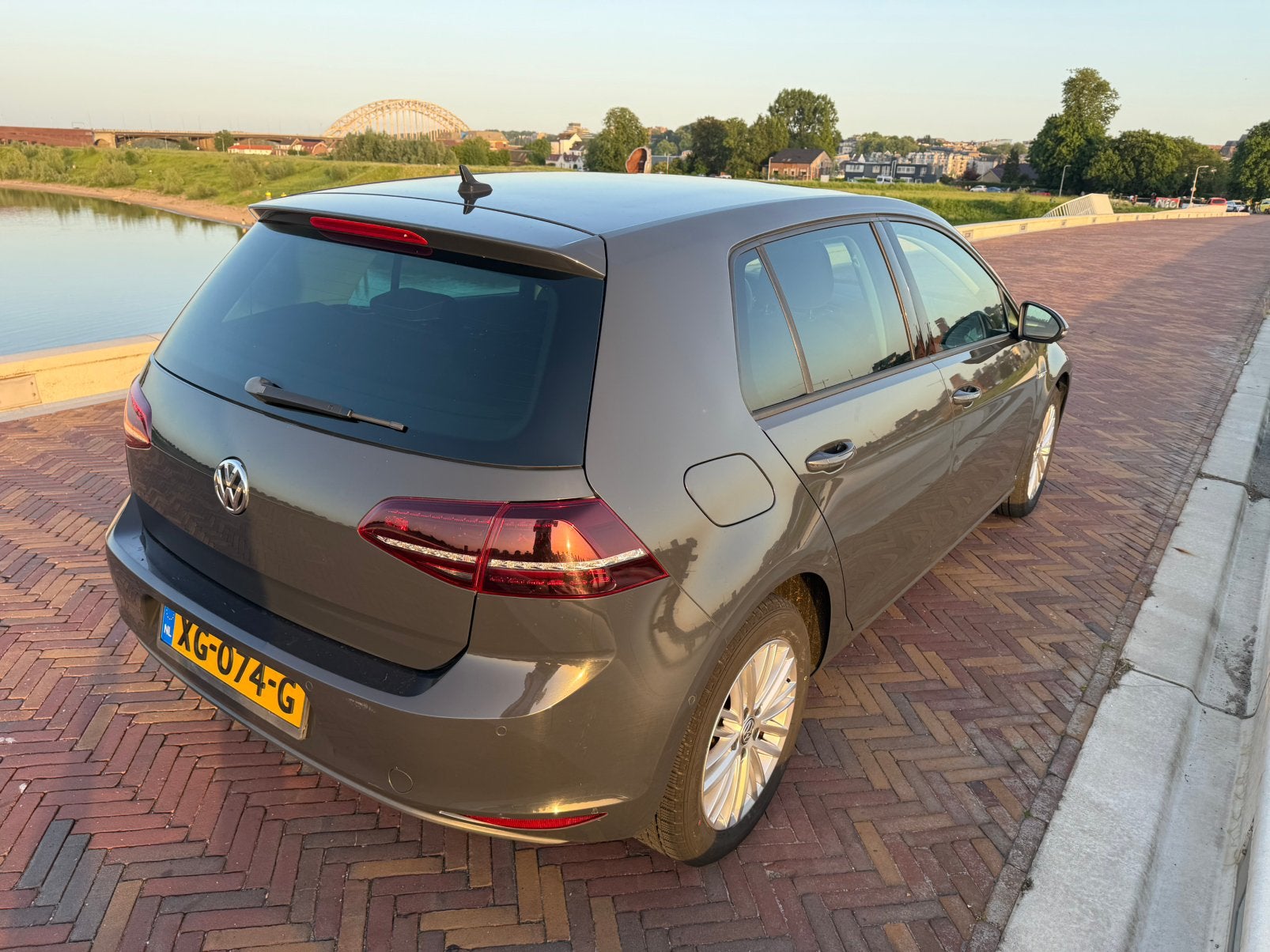 Volkswagen Golf 1.2 TSI 77KW 5D DSG 2014 Grijs, Auto's, Volkswagen, 4 cilinders, 620 kg, 1151 kg, 104 pk