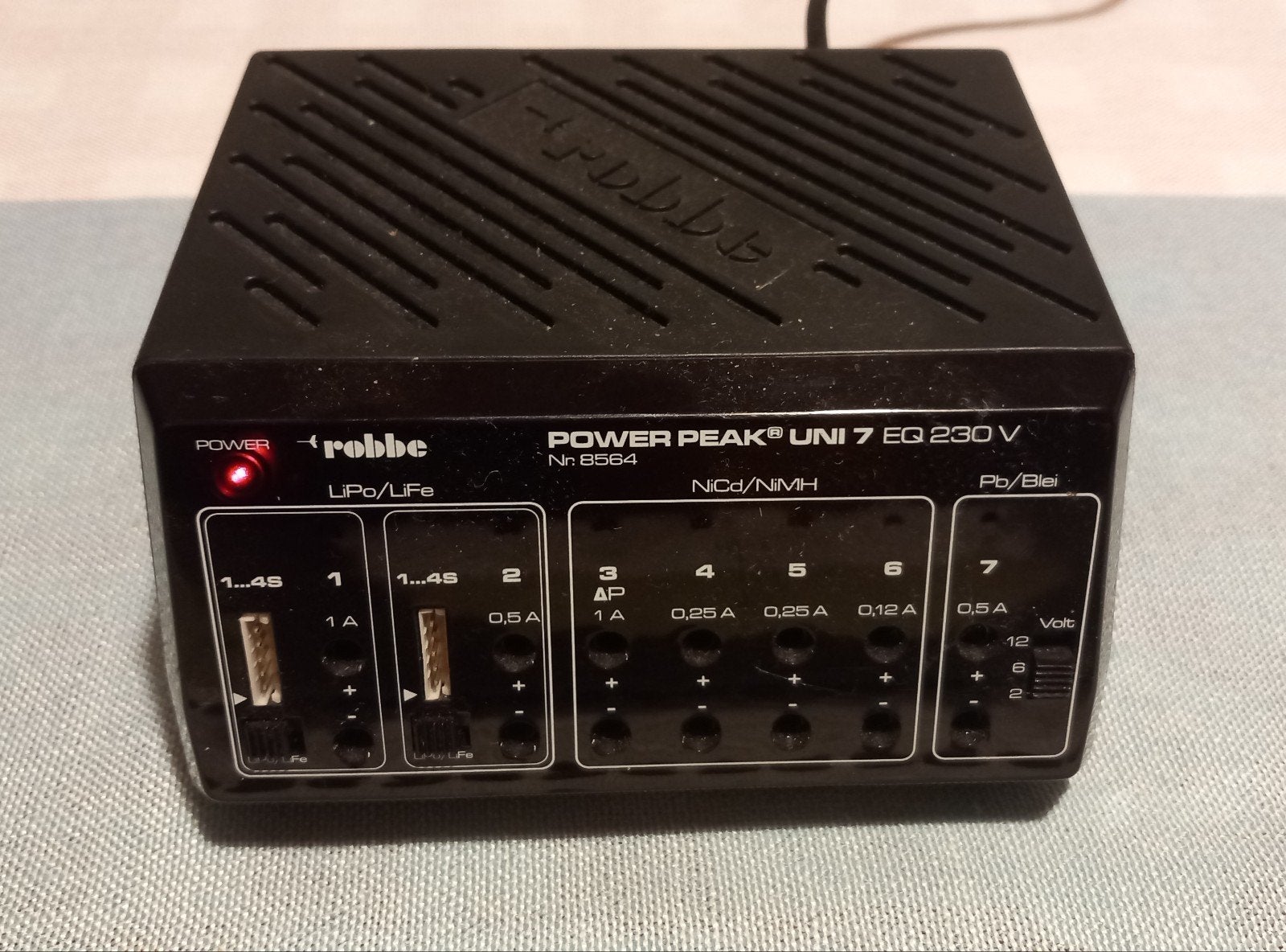 Robbe lader 8564 Power Peak UNI 7 EQ 230V, Ophalen of Verzenden, Zo goed als nieuw, Groter dan 1:32