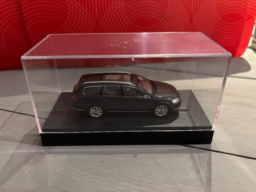 Modelauto 1: 43 Volkswagen Passat B7 Variant (Stationwagen), Ophalen of Verzenden, Zo goed als nieuw, Auto, Schuco