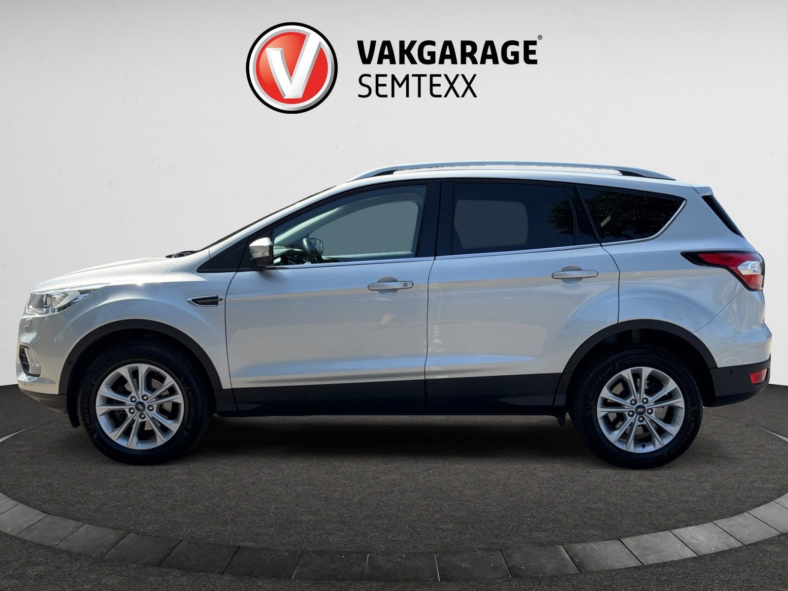 Ford Kuga 1.5 EcoBoost Titanium | Clima | Cruise | Camera |, Auto's, 4 cilinders, Leder en Stof, 14 km/l, Bedrijf