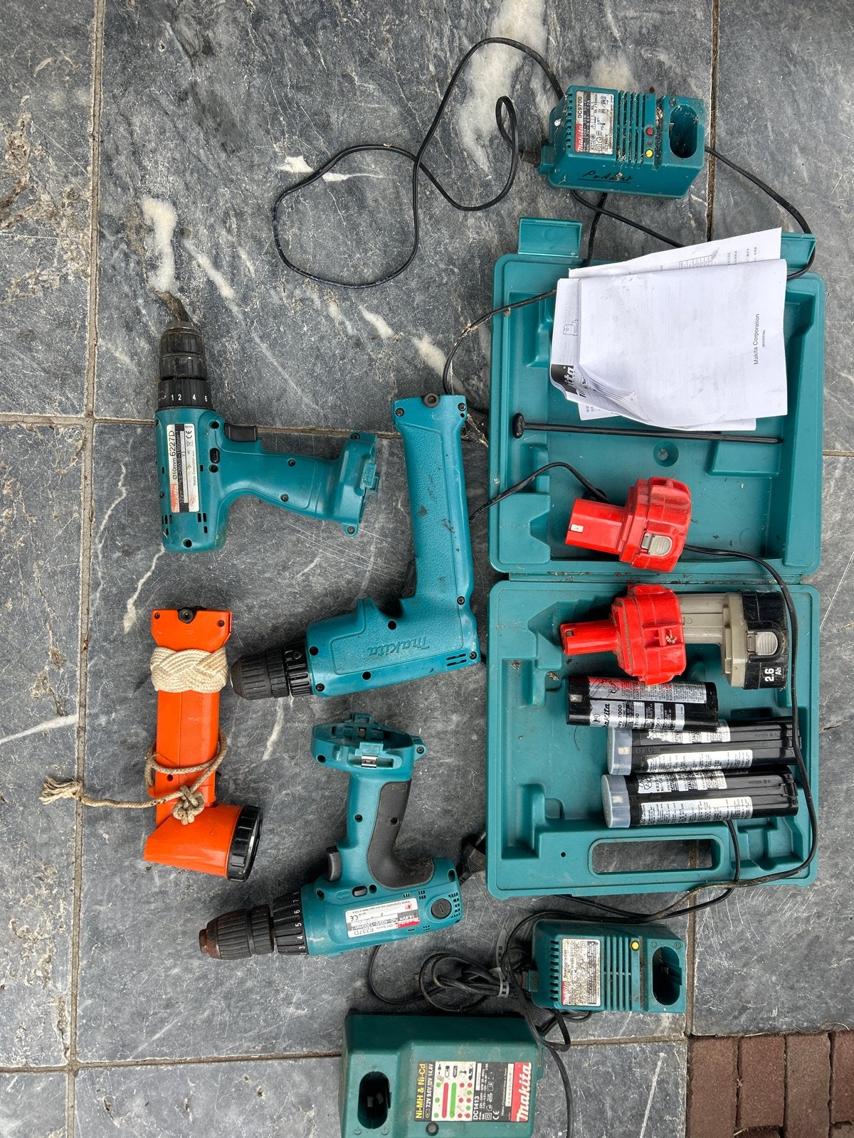 Partij Makita boormachines en laders (ongetest), Doe-het-zelf en Verbouw, Gereedschap | Boormachines, Ophalen, Gebruikt, Boor- en Schroefmachine
