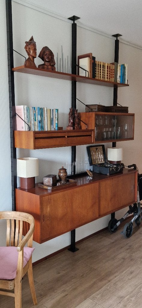 Vintage Poul Cadovius wandmeubel met kasten en planken, Huis en Inrichting, Kasten | Wandmeubels, Gebruikt, Met deur(en), 200 cm of meer