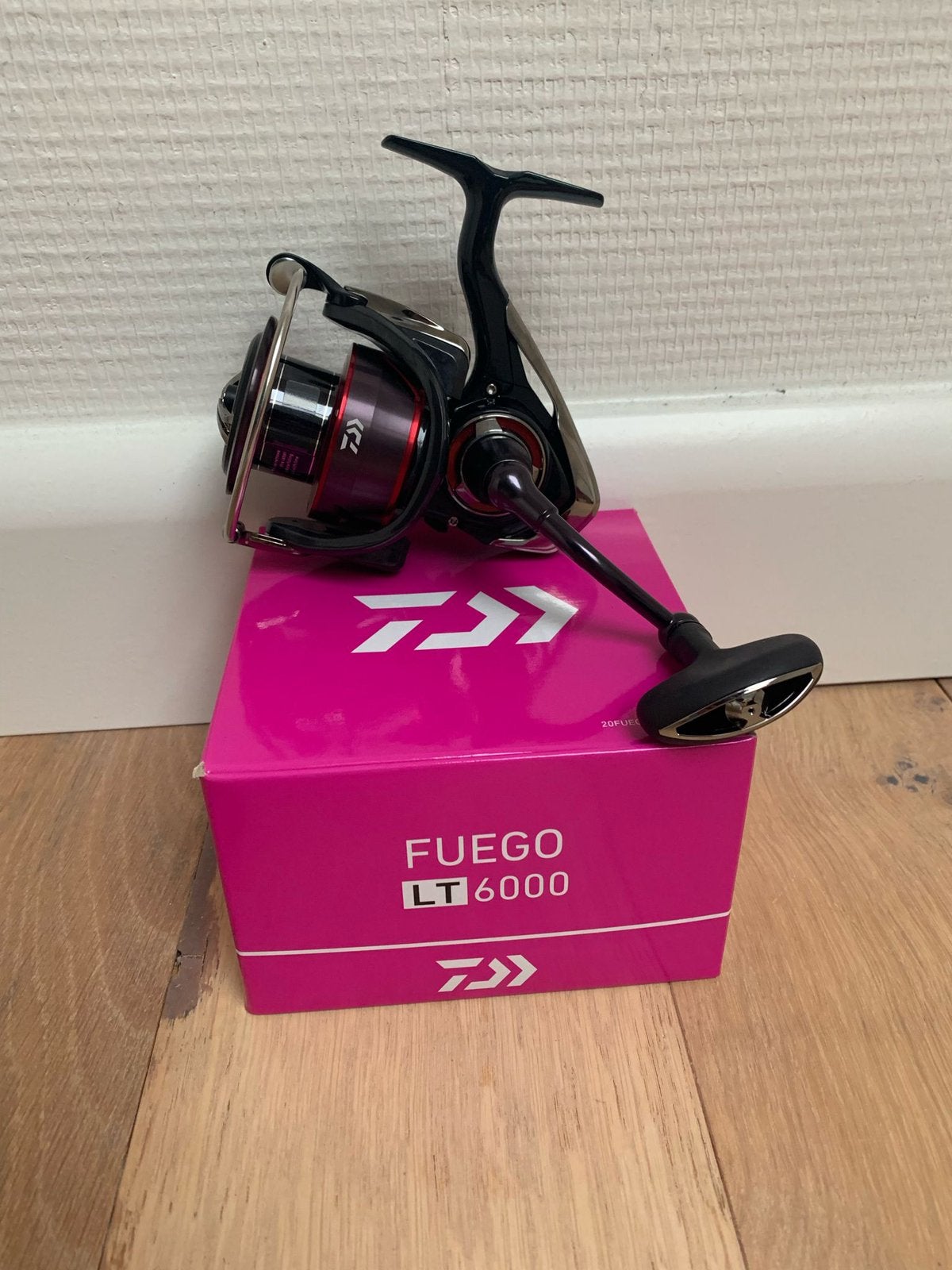 Nieuwe Daiwa Fuego LT 6000 molen, 6 lagers & Mag Sealed, Molen, Daiwa, Nieuw, Ophalen of Verzenden