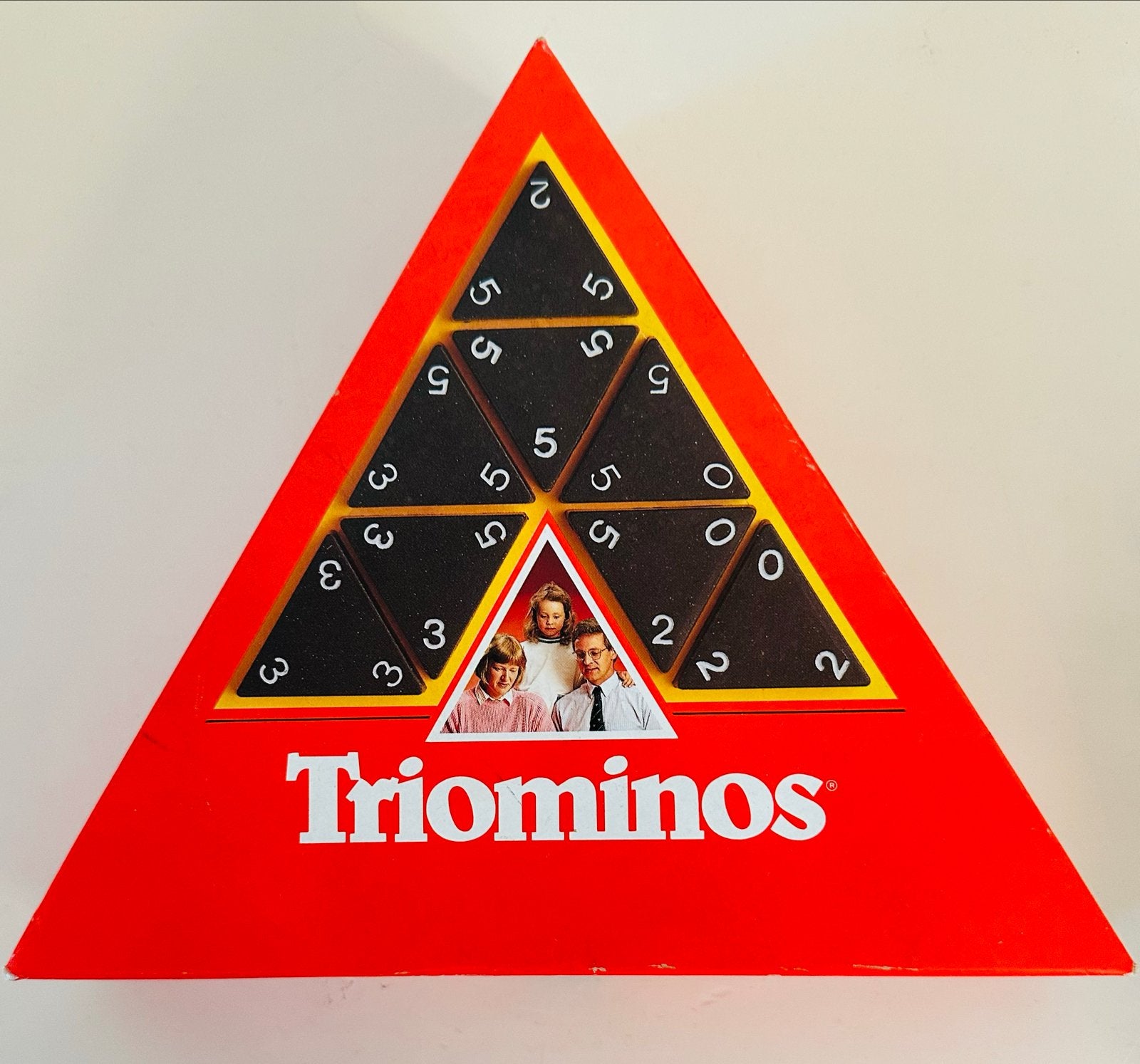 Triominos  reisspel - Het klassieke driehoekige dominospel, Drie of vier spelers, Ophalen of Verzenden, Gebruikt, Reisspel