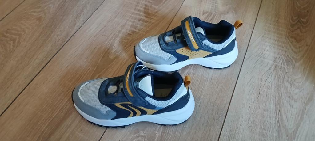 Nieuwe Geox sneakers maat 32, Kinderen en Baby's, Kinderkleding | Schoenen en Sokken, Schoenen, Nieuw, Ophalen of Verzenden, Jongen
