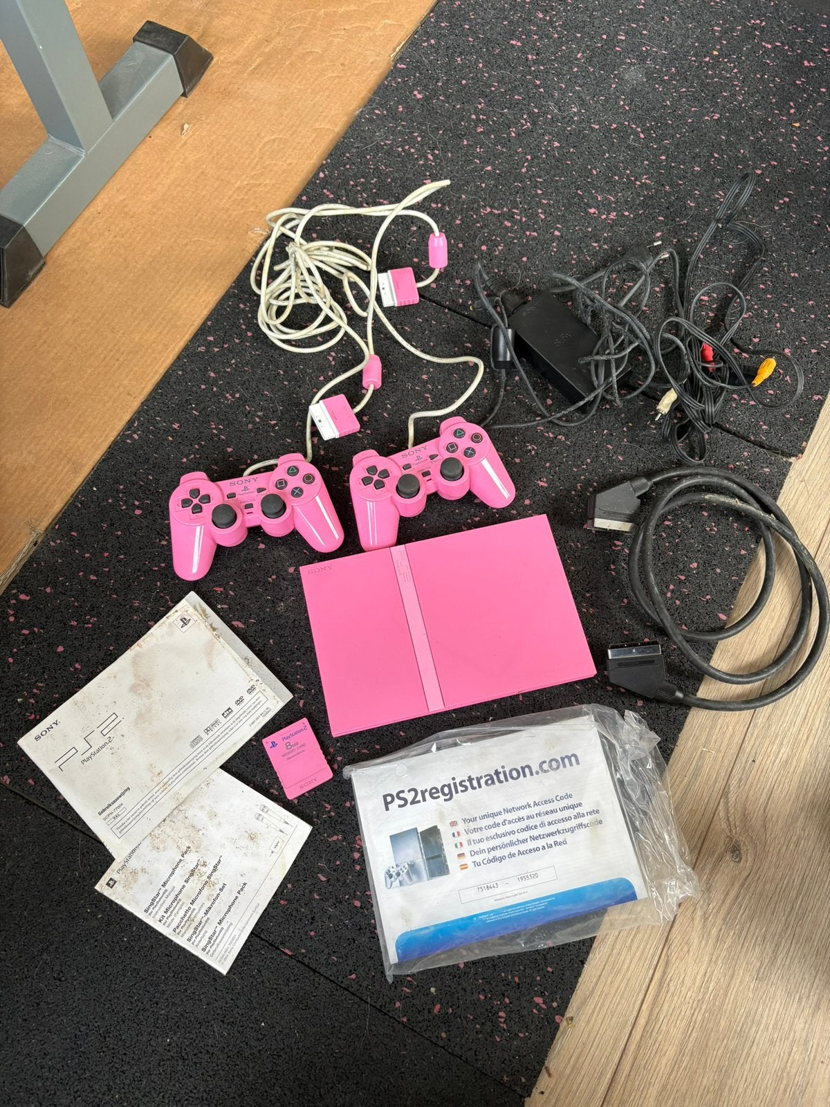Sony PlayStation 2 Slim Pink Starter Pack Compleet met Doos, Spelcomputers en Games, Gebruikt, Verzenden, Met games, Met 2 controllers