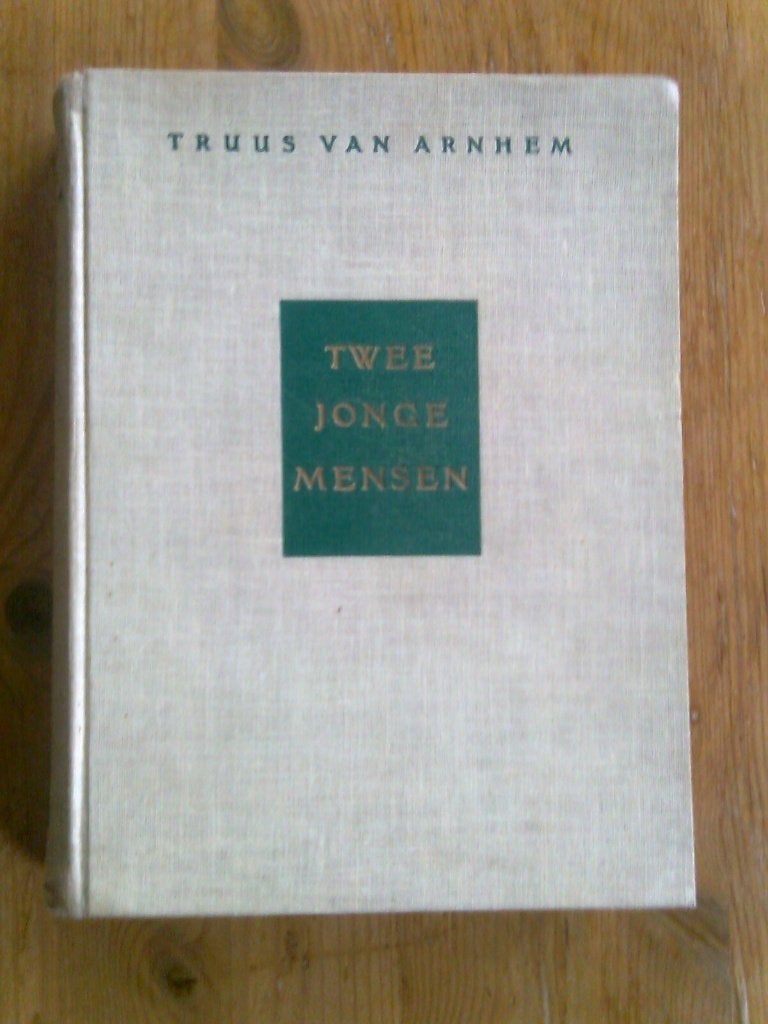 Twee jonge mensen, door Truus van Arnhem, Ophalen of Verzenden, Gelezen