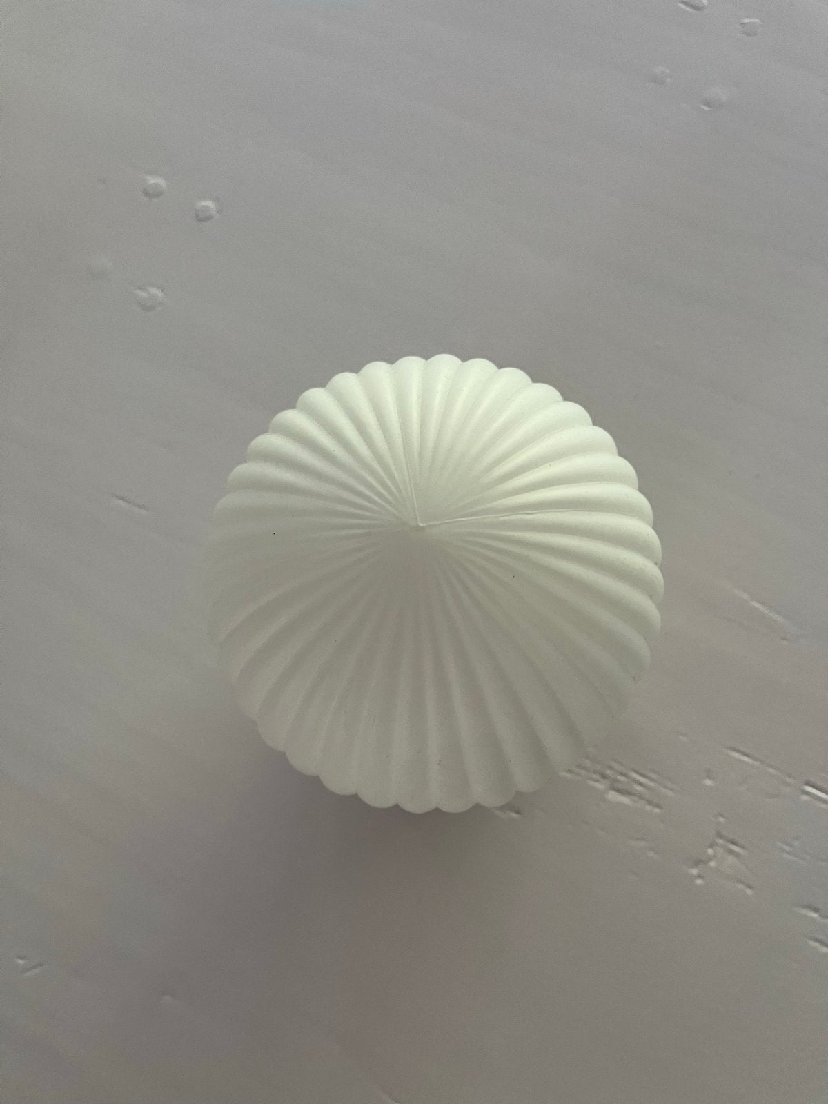 Vintage plafondlamp met geribbeld melkglas, Huis en Inrichting, Lampen | Plafondlampen, Ophalen, Gebruikt, Kunststof