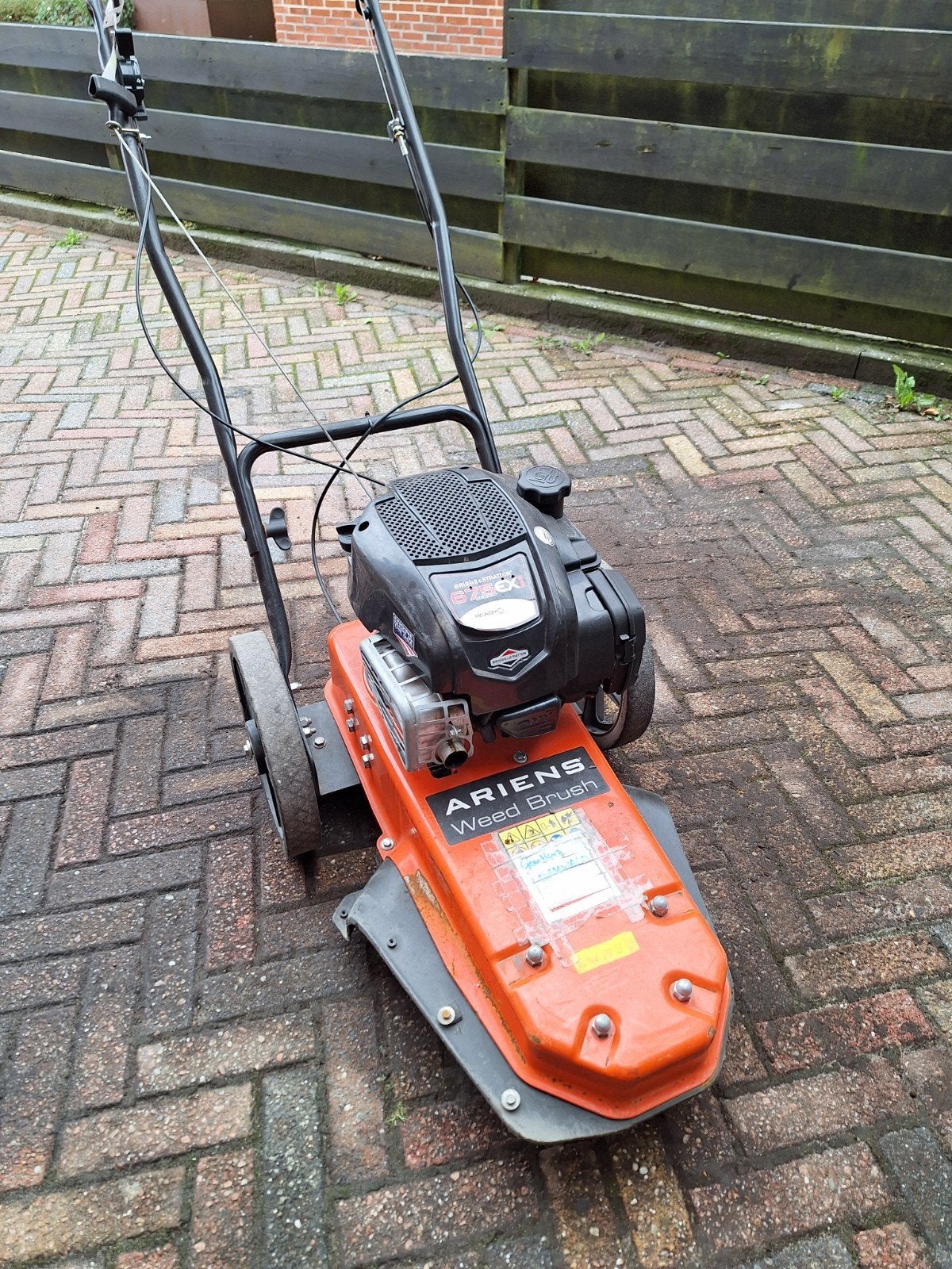 Ariens Weed Brush - Krachtige Onkruidborstel op Benzine, Ophalen, Benzine, Gebruikt, Ariens